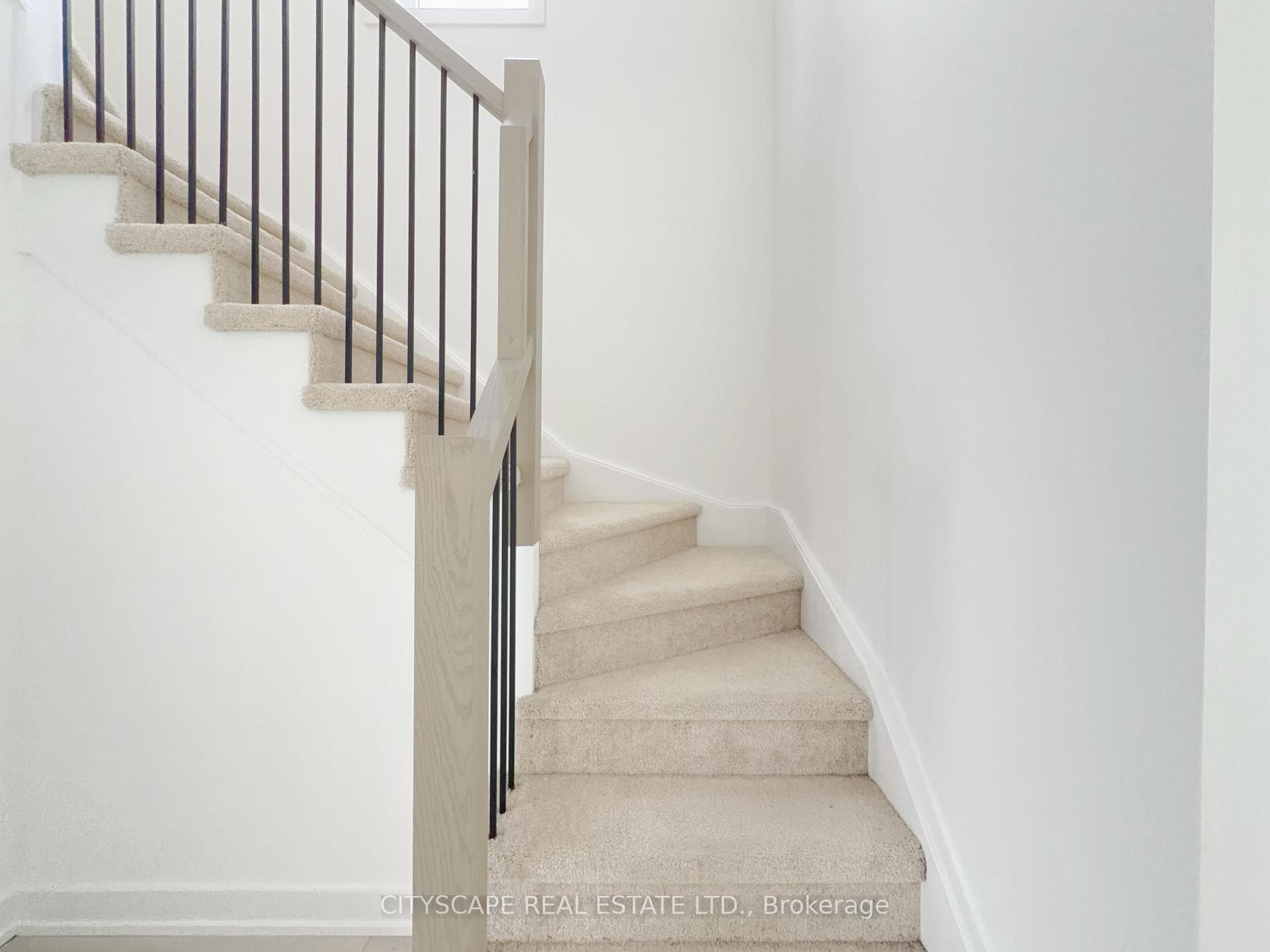 416 Dundas Street Unit 13 photo 9