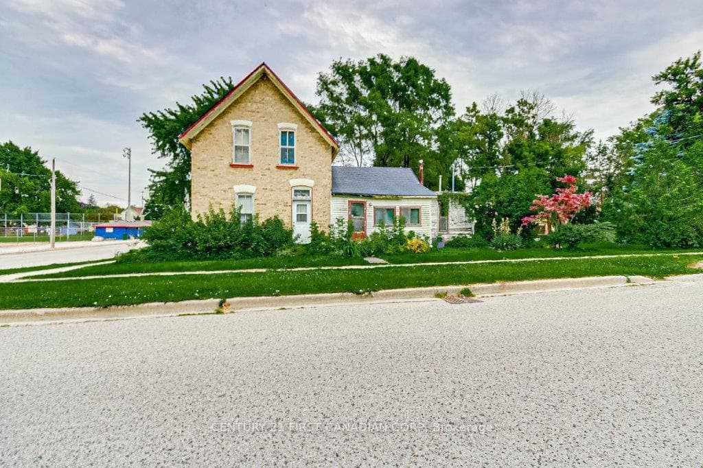 558 Niagara Street photo 3