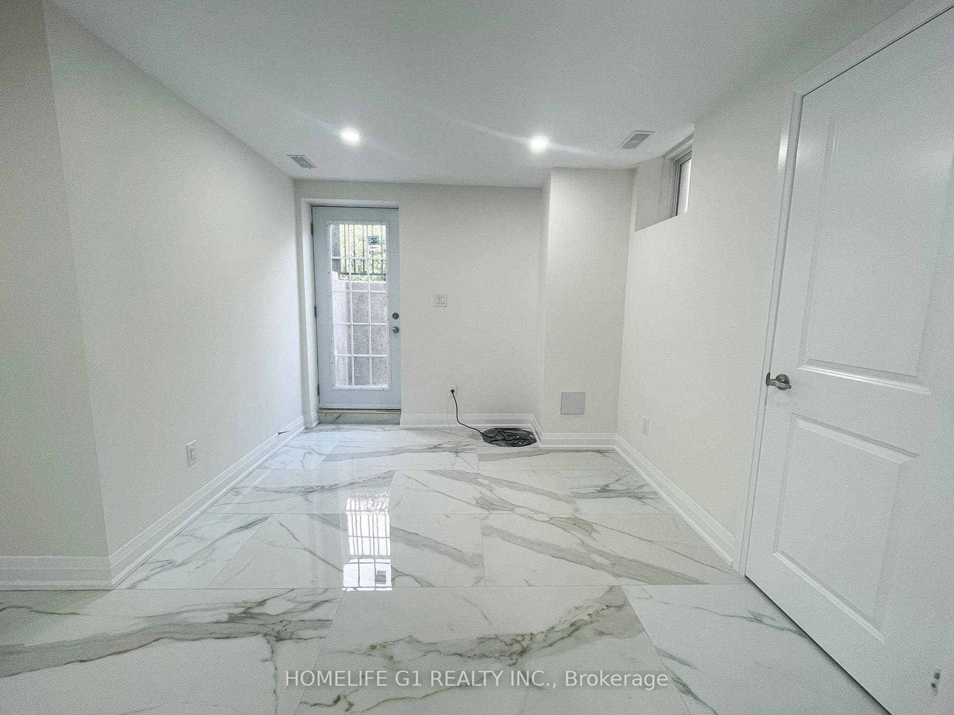 65 Lola Crescent photo 5