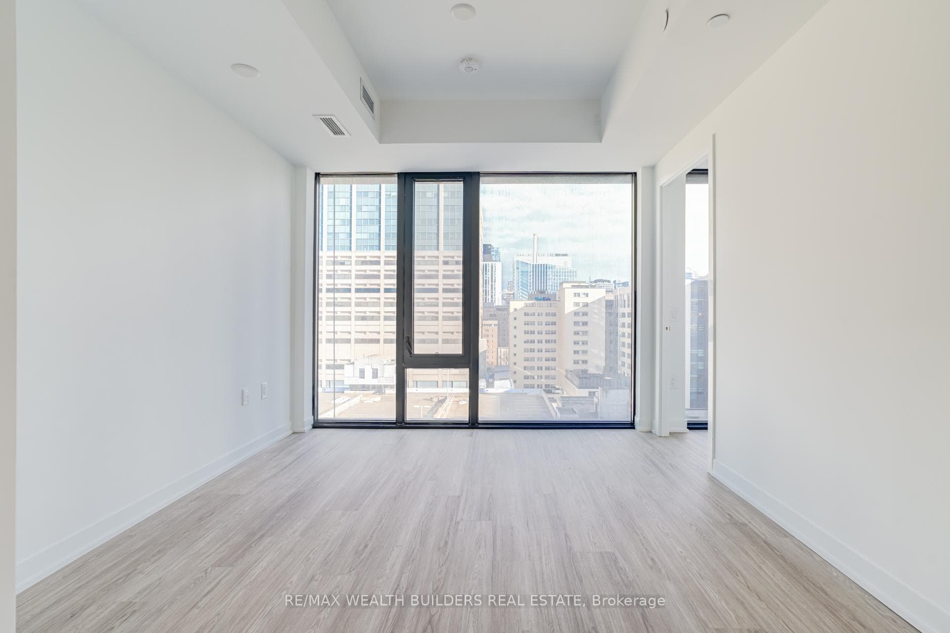 195 McCaul Street Unit 1110 photo 7