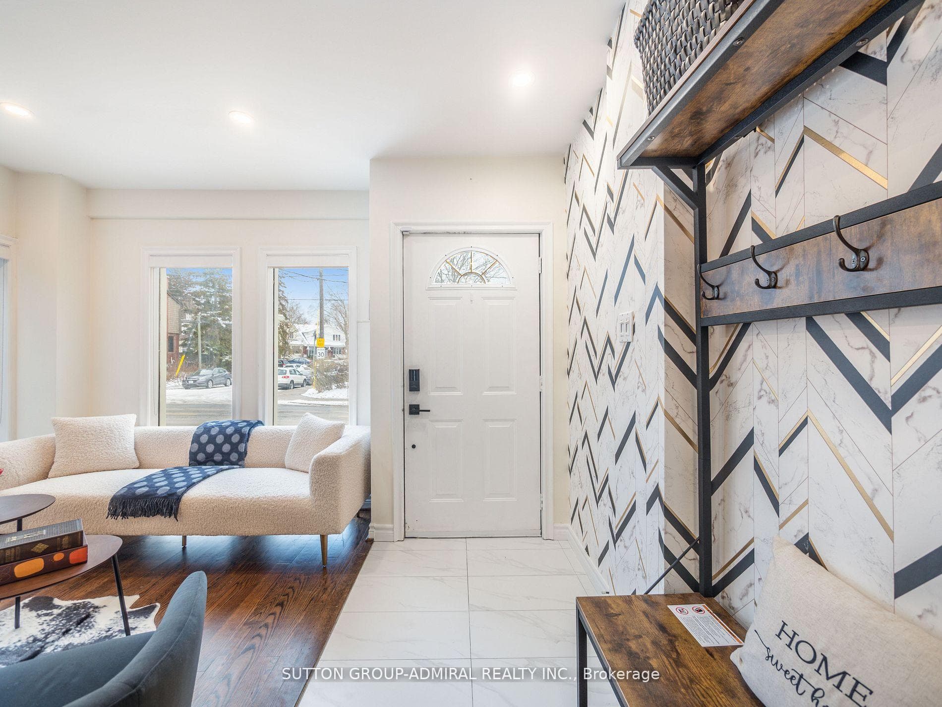 389 Davisville Avenue photo 3