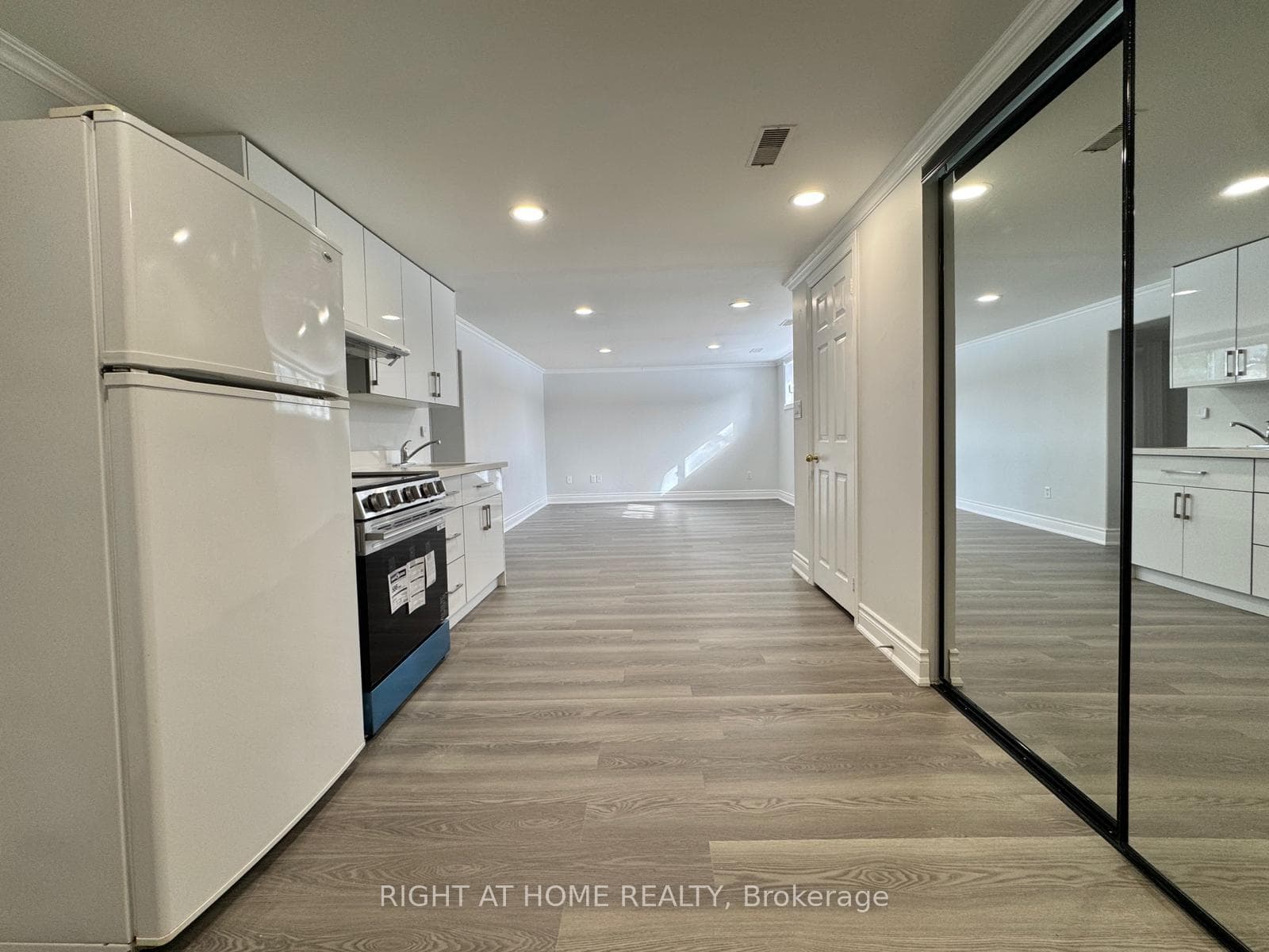 413 Fernleigh Circle Unit Basement photo 1