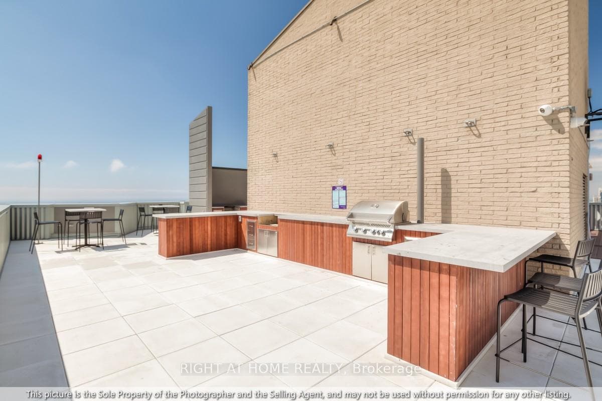 270 Queens Quay Unit 3108 photo 24
