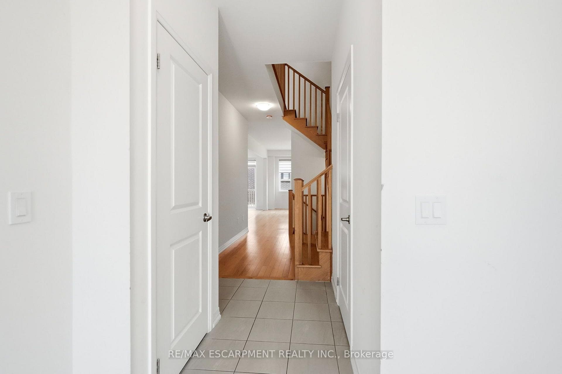 254 Rosebury Way photo 3