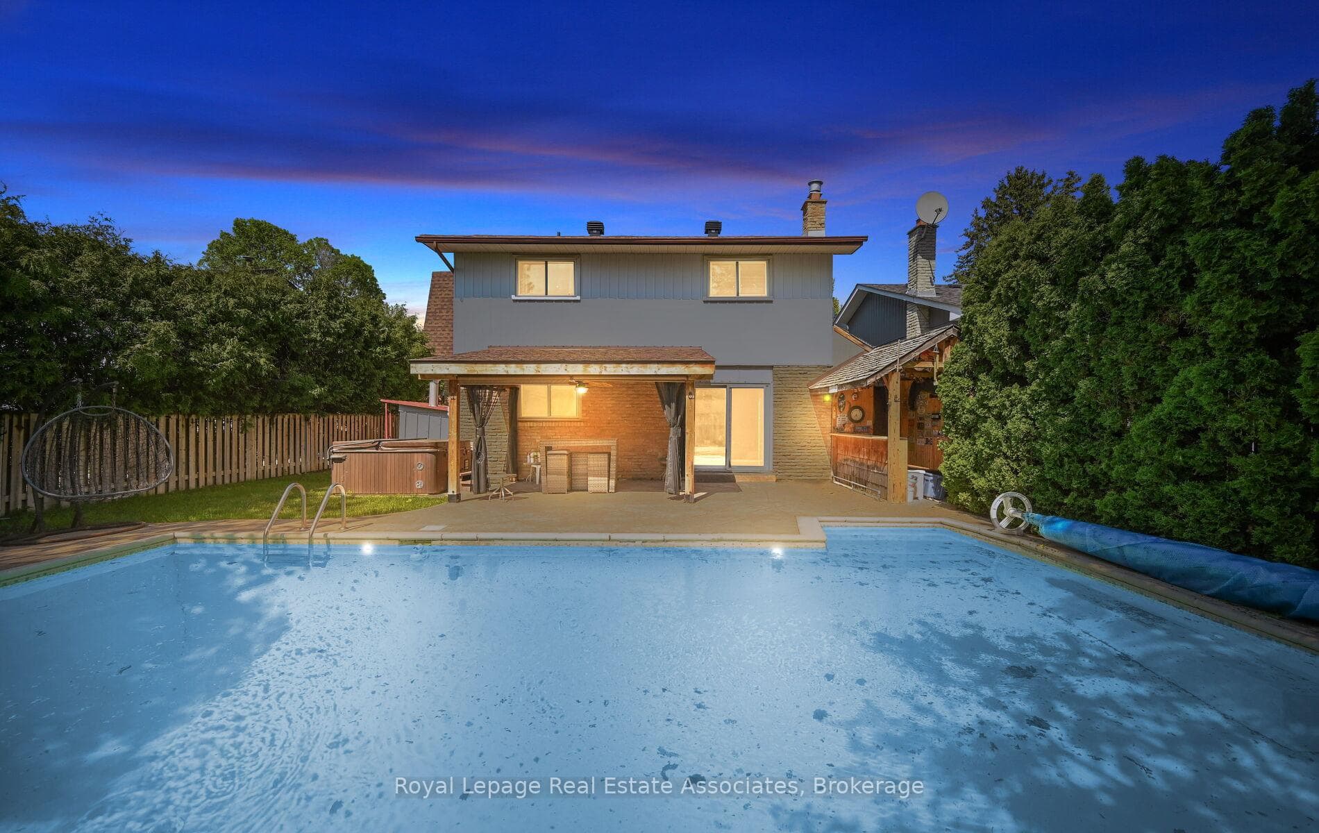 10 Charing Drive photo 2