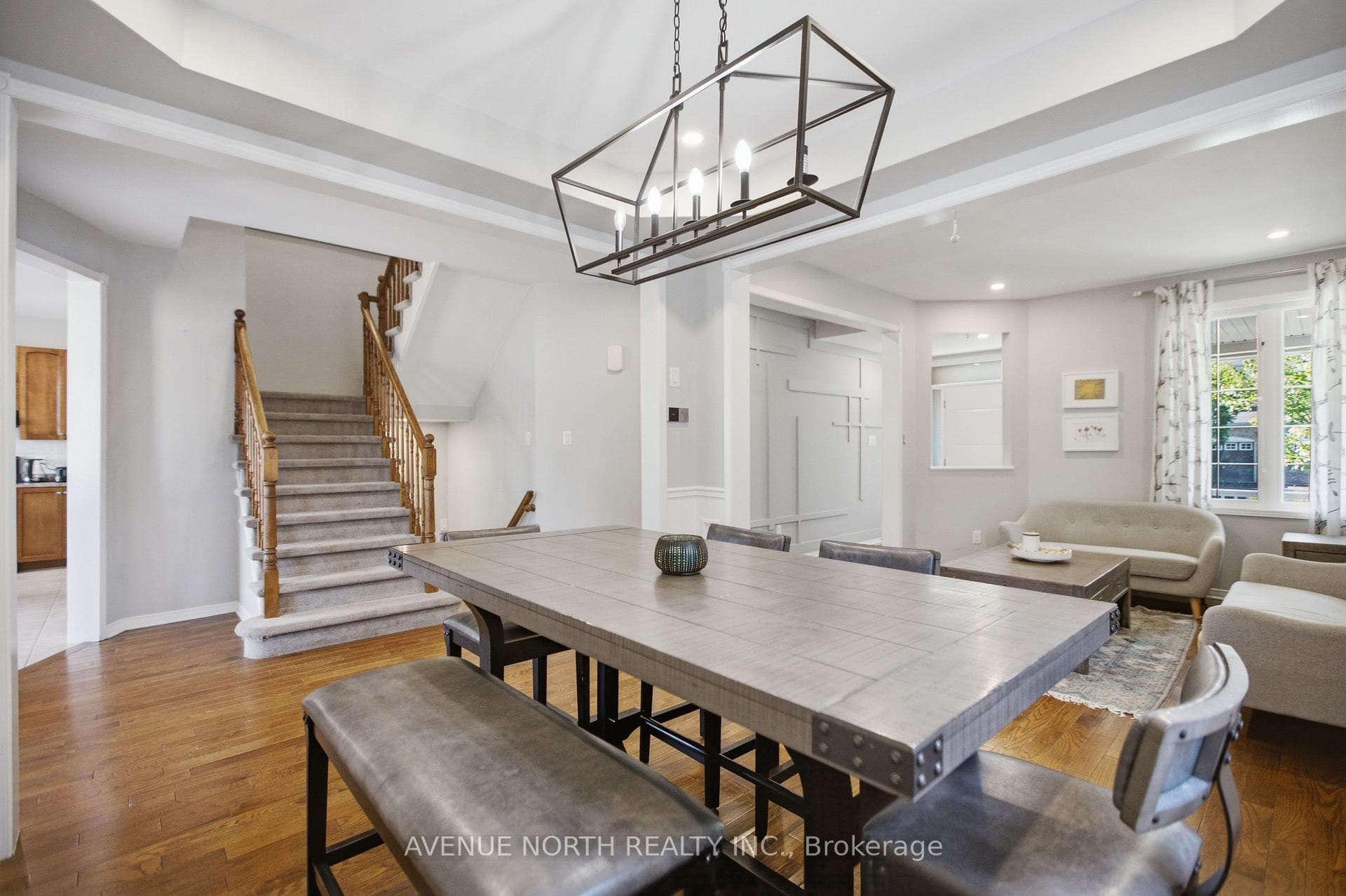 556 Mazari Crescent photo 9