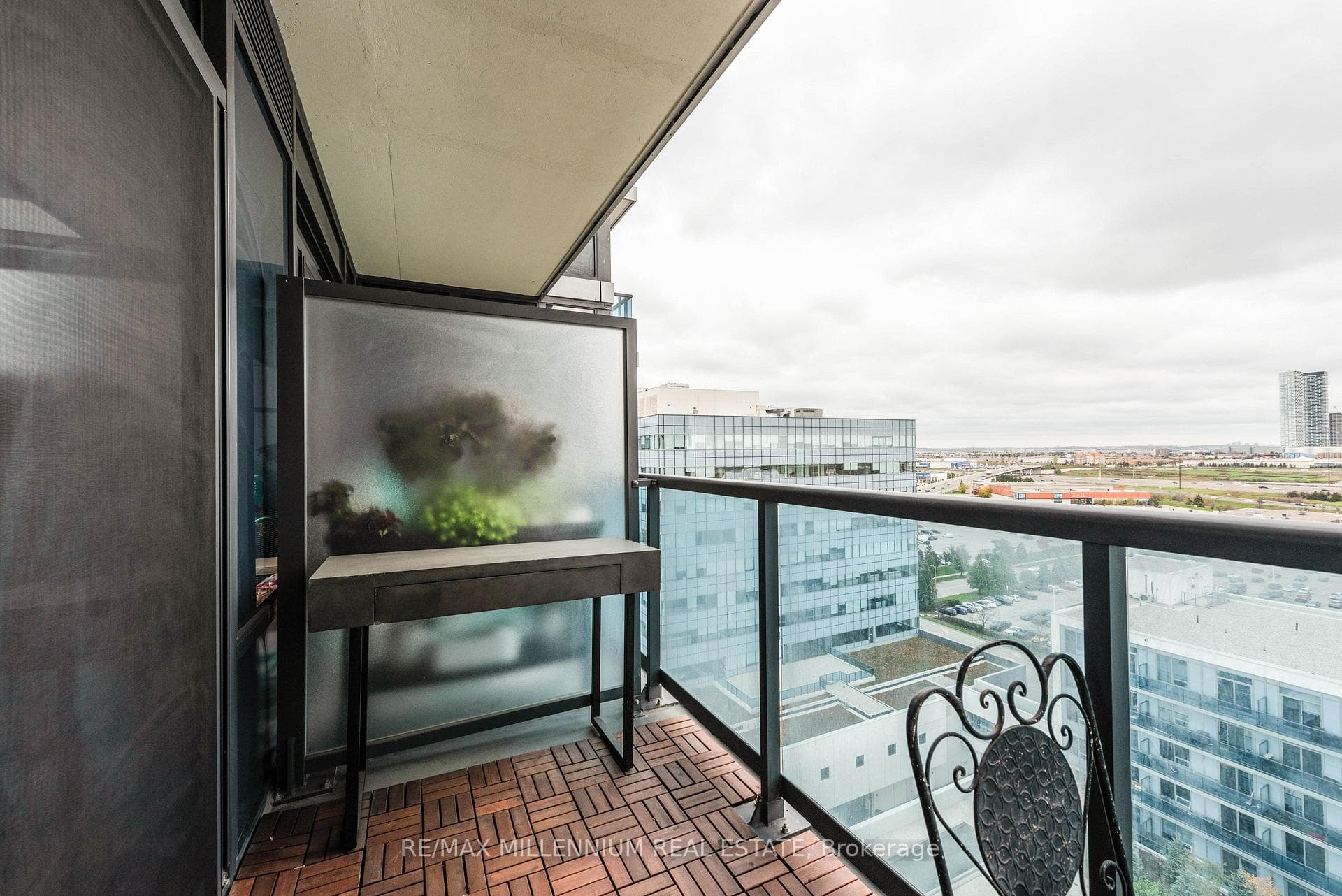 3700 Highway 7 Road Unit 1401 photo 23