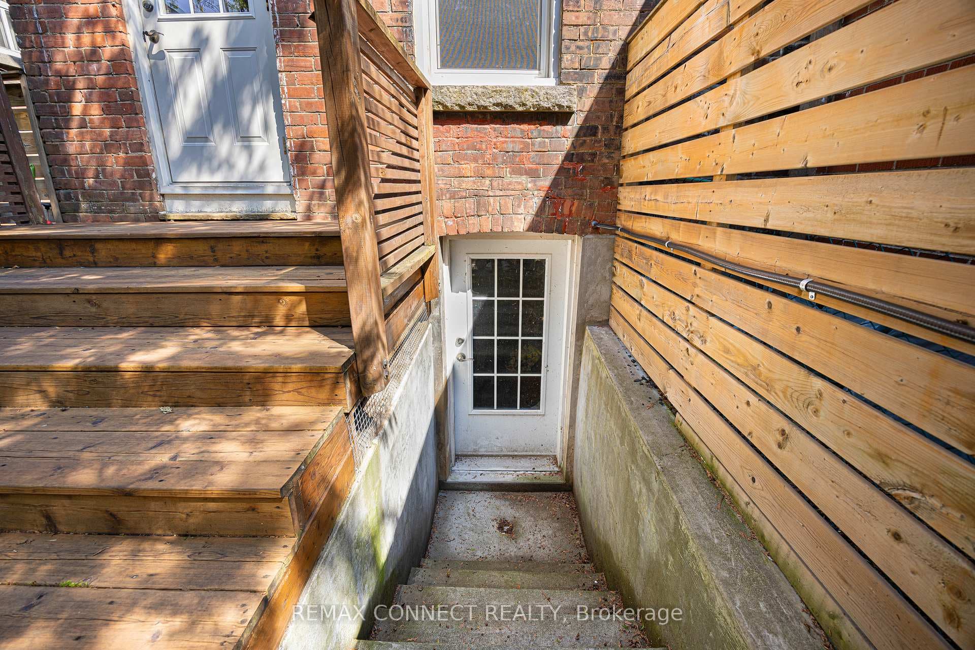 29 Howard Park Avenue photo 32