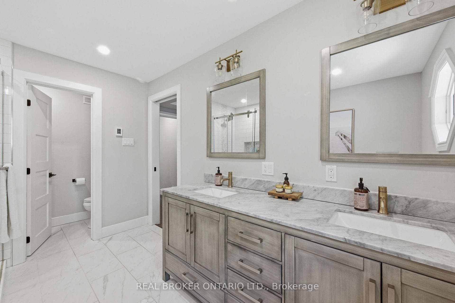 1249 Barnwell Crescent photo 25