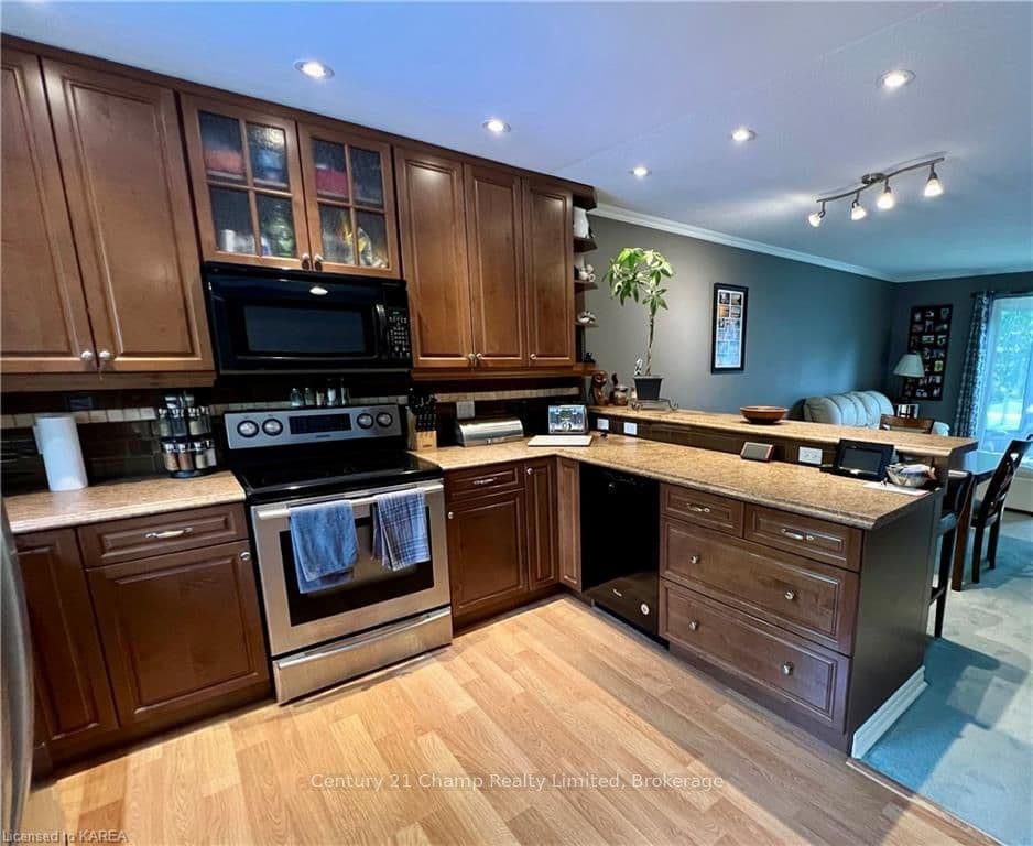 847 BRIDLE PATH Crescent photo 9