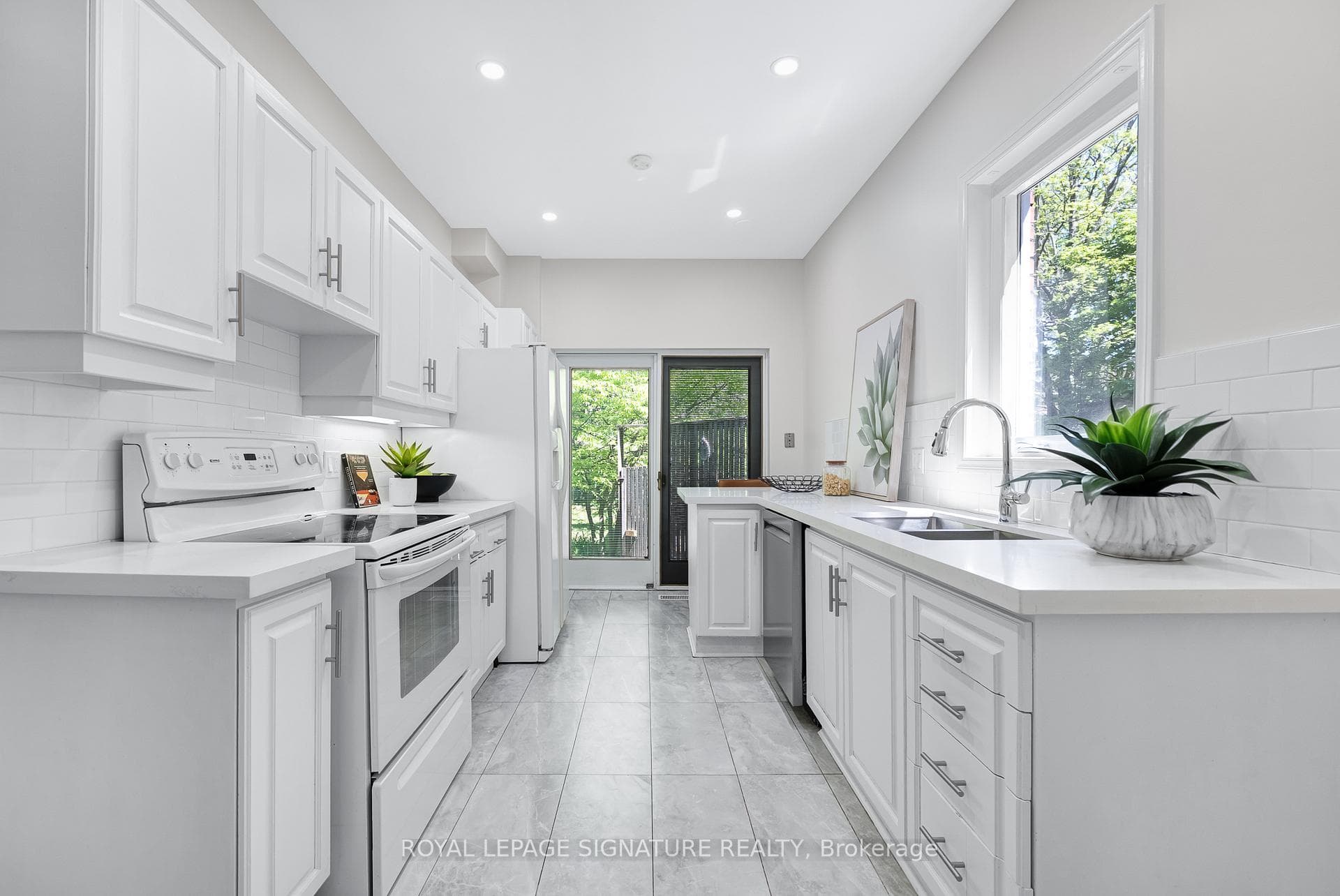 90 Roselawn Avenue photo 7