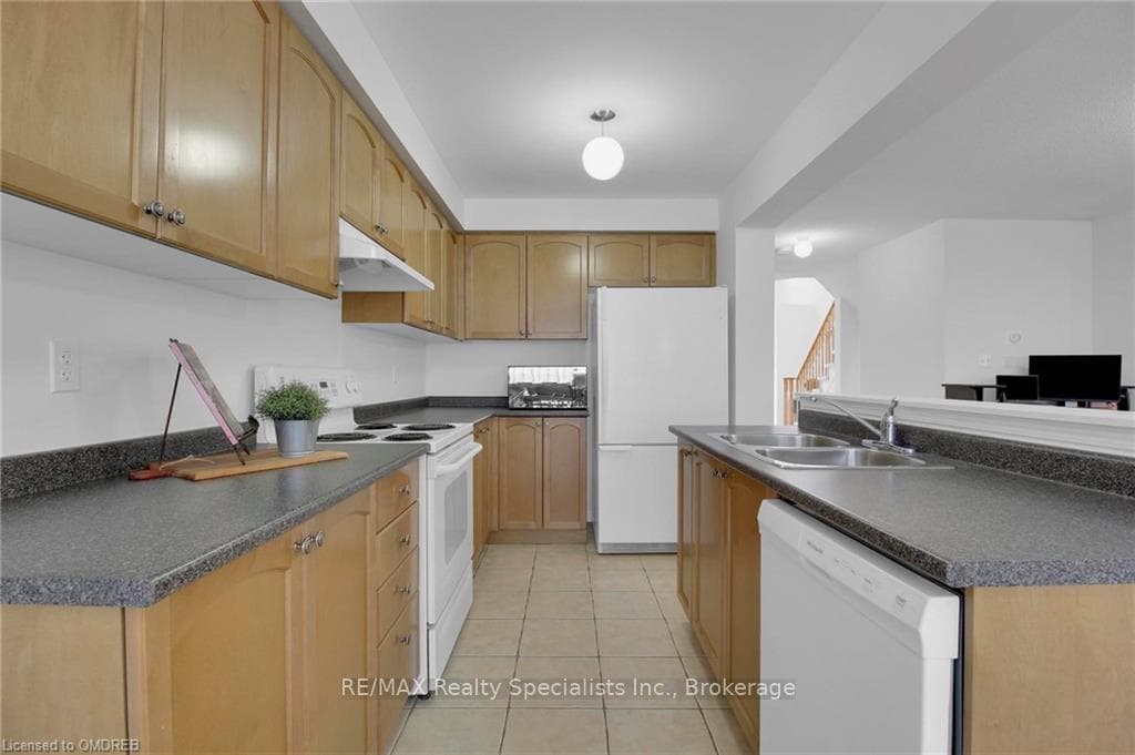 819 GLEESON Street photo 11