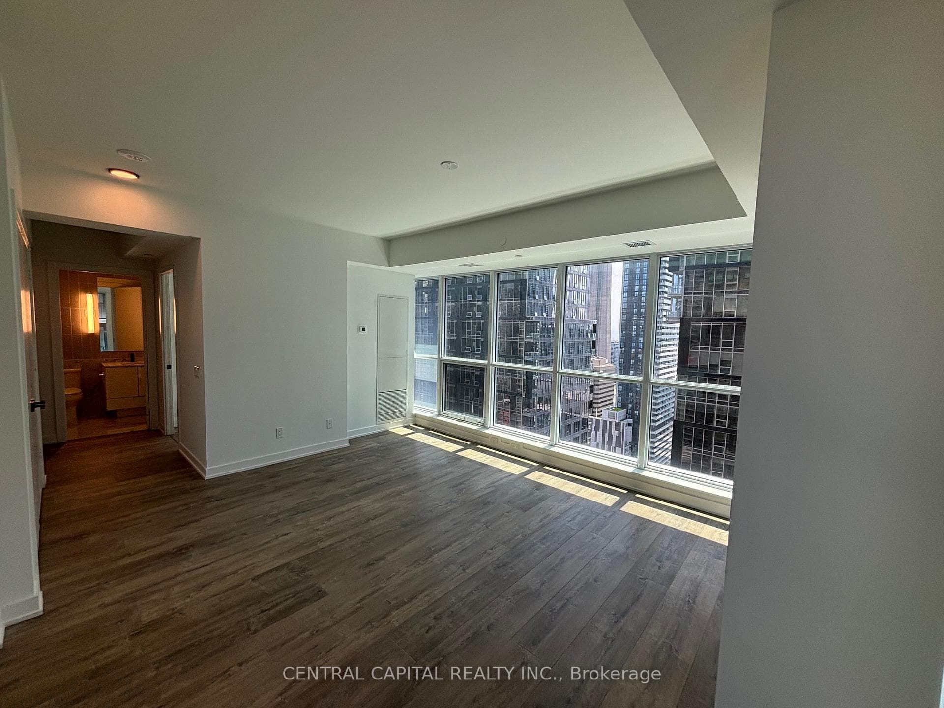 327 King Street Unit 3003 photo 2