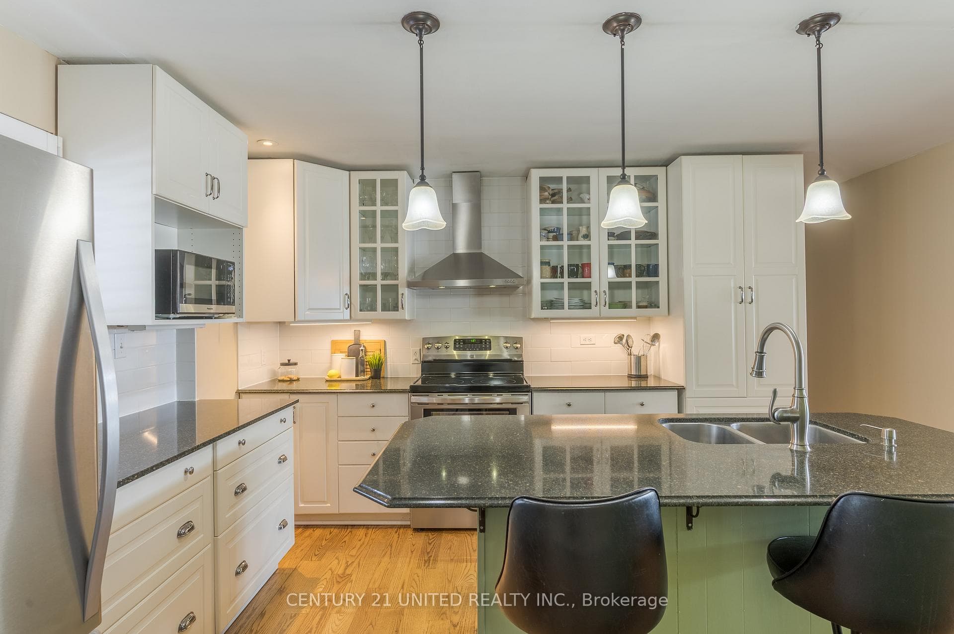 1 Lakeshore Boulevard photo 8