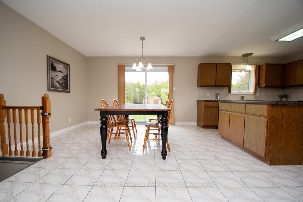 1989 Darling Crescent photo 13