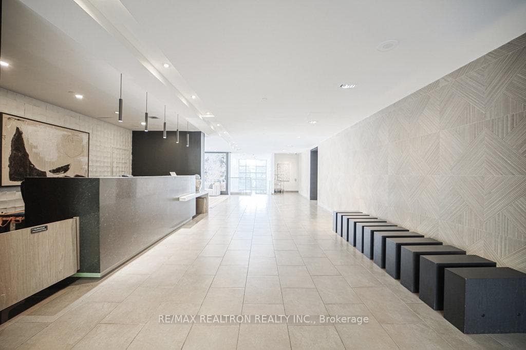 15 FORT YORK Boulevard Unit 2705 photo 44