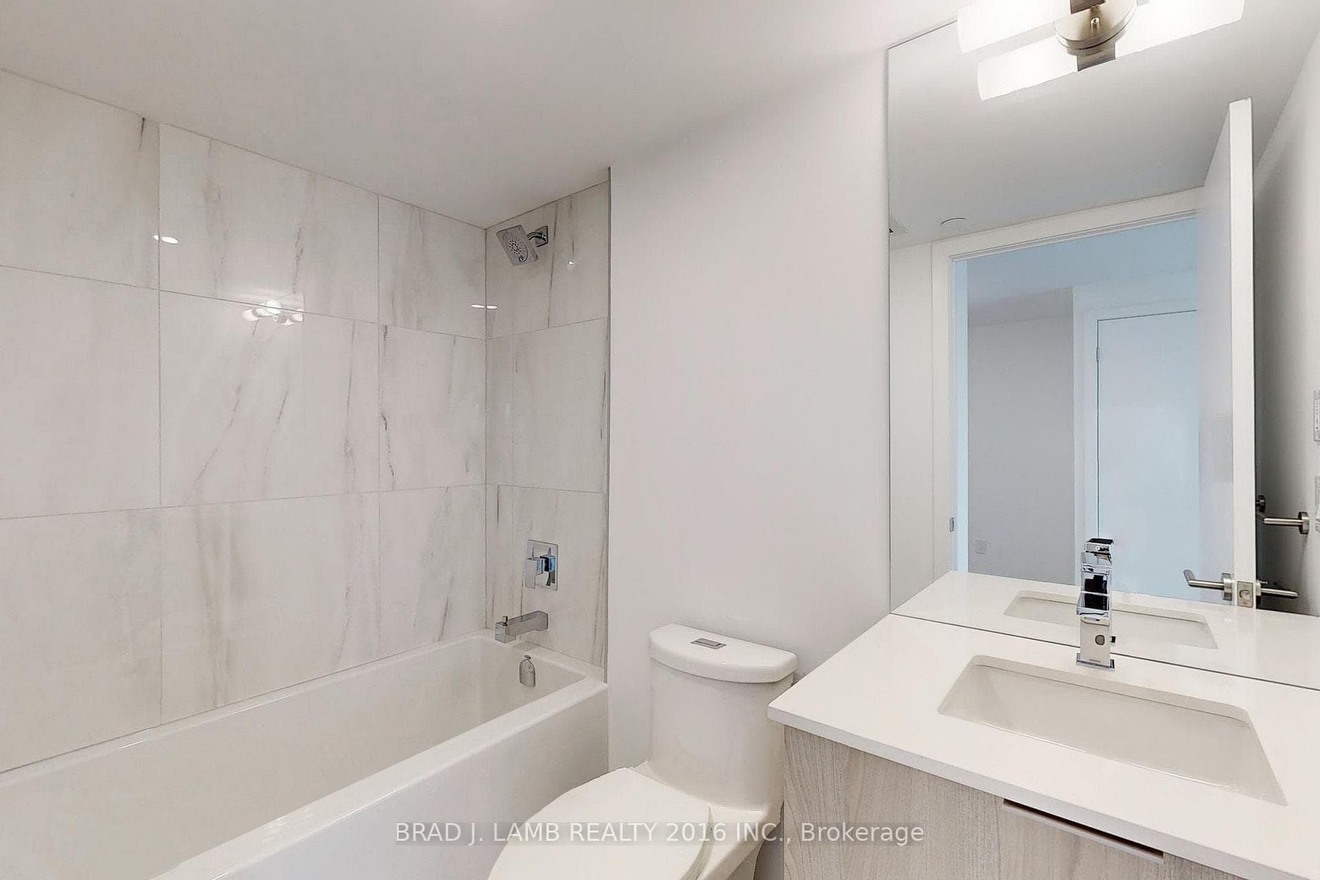 47 Mutual Street Unit 1106 photo 3