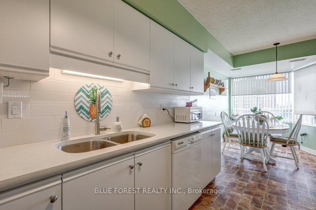 744 Wonderland Road Unit 707 photo 14