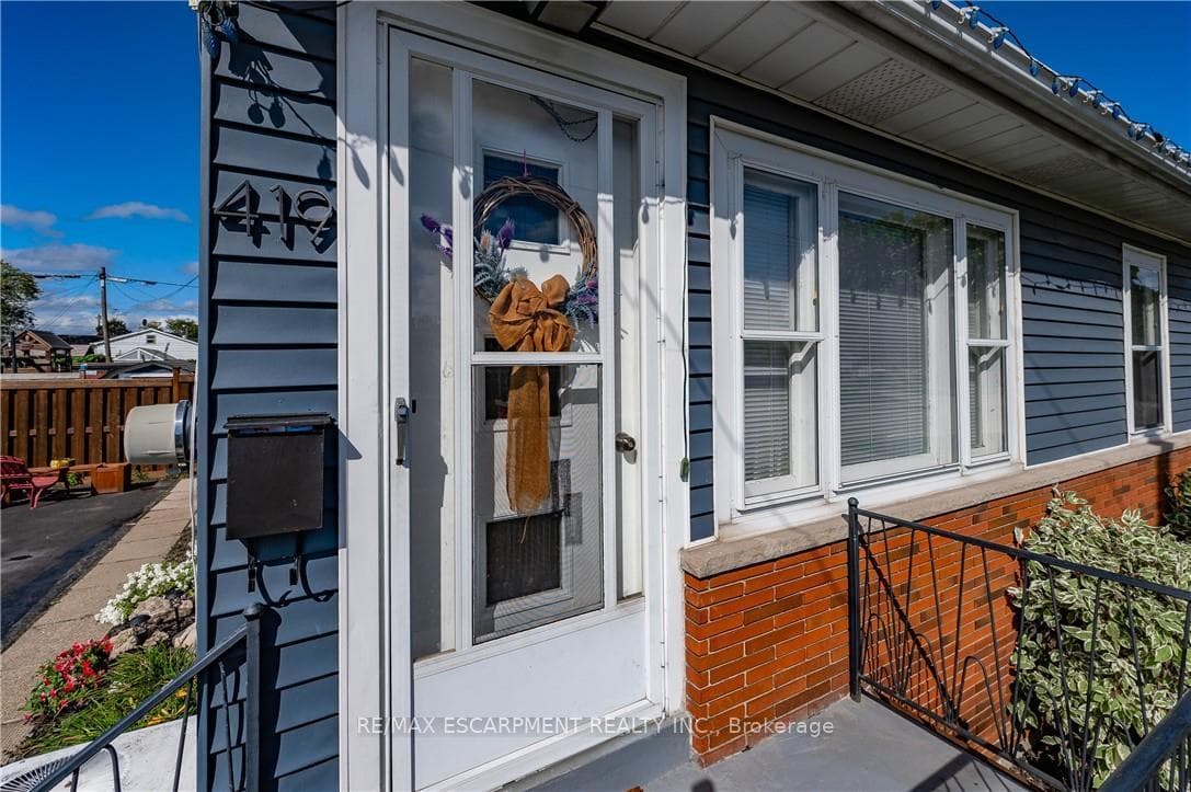 419 Talbot Street photo 4