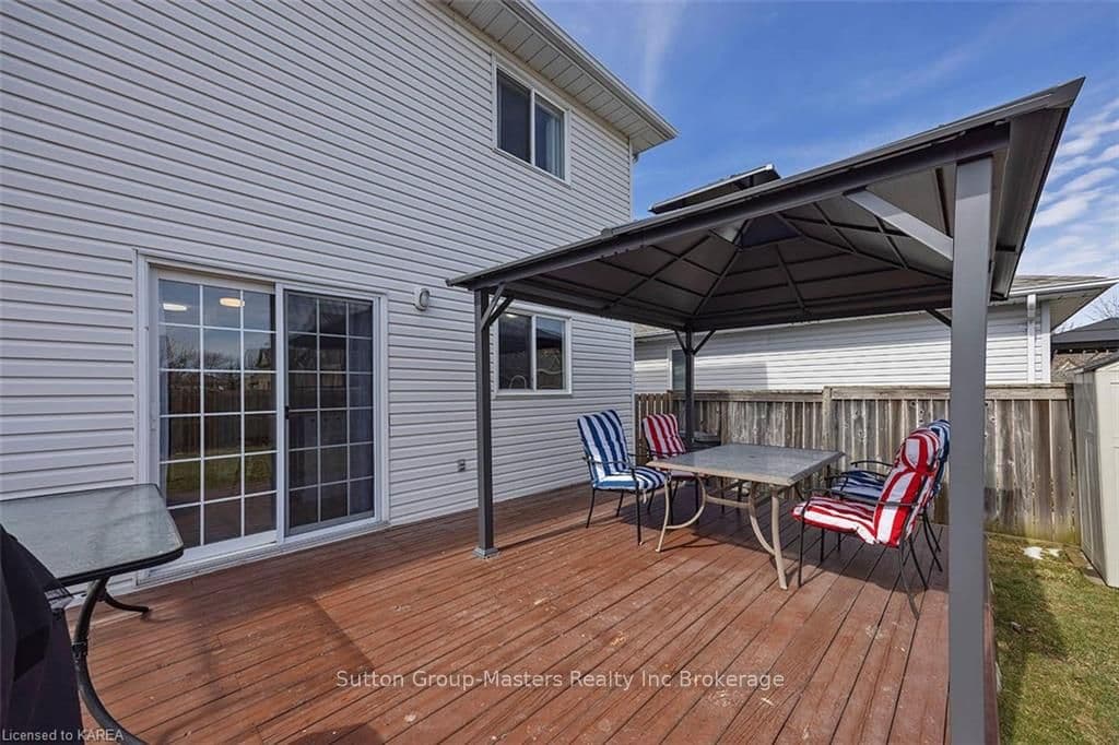 386 COOKE Crescent photo 39