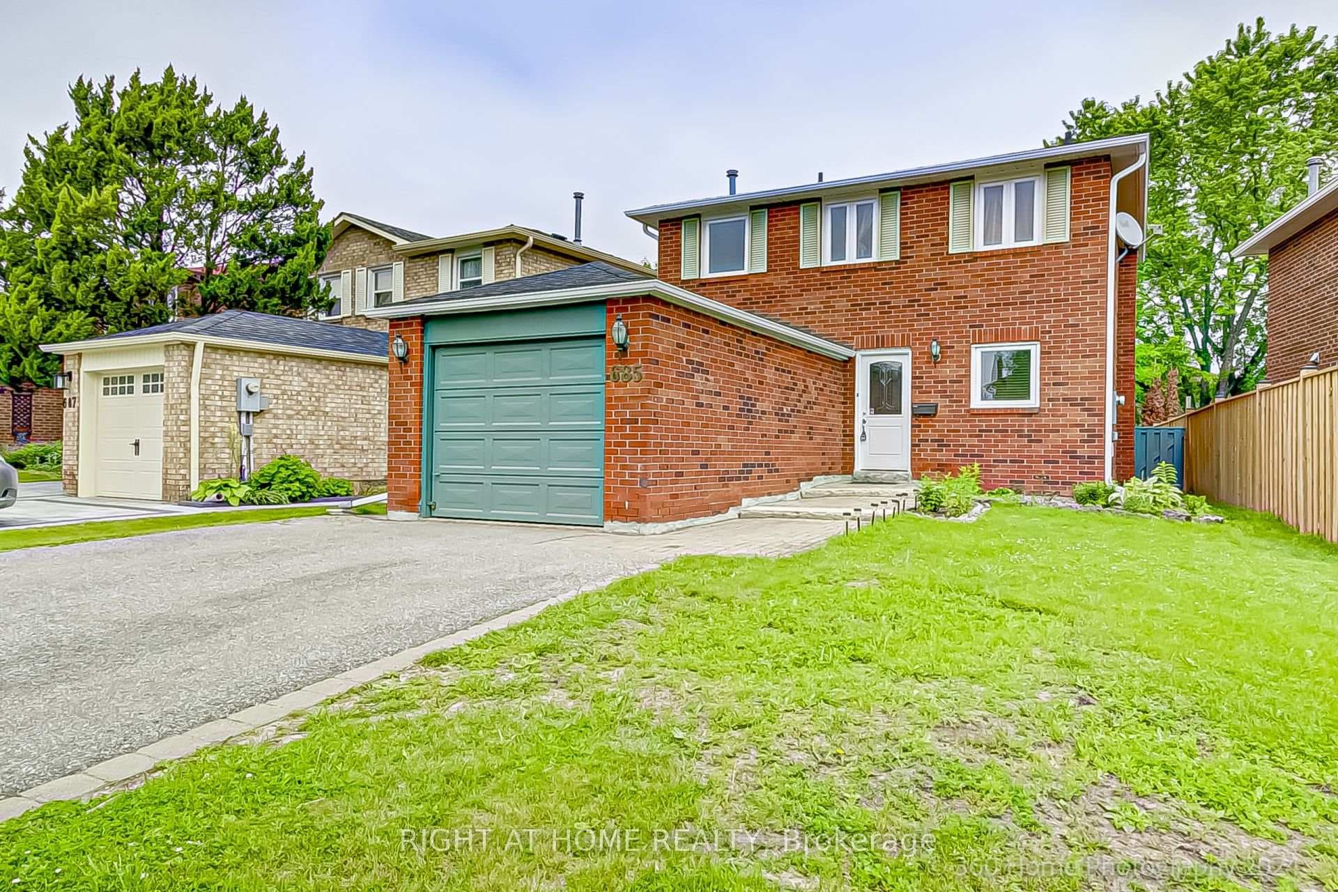 685 Foxwood Trail photo 2