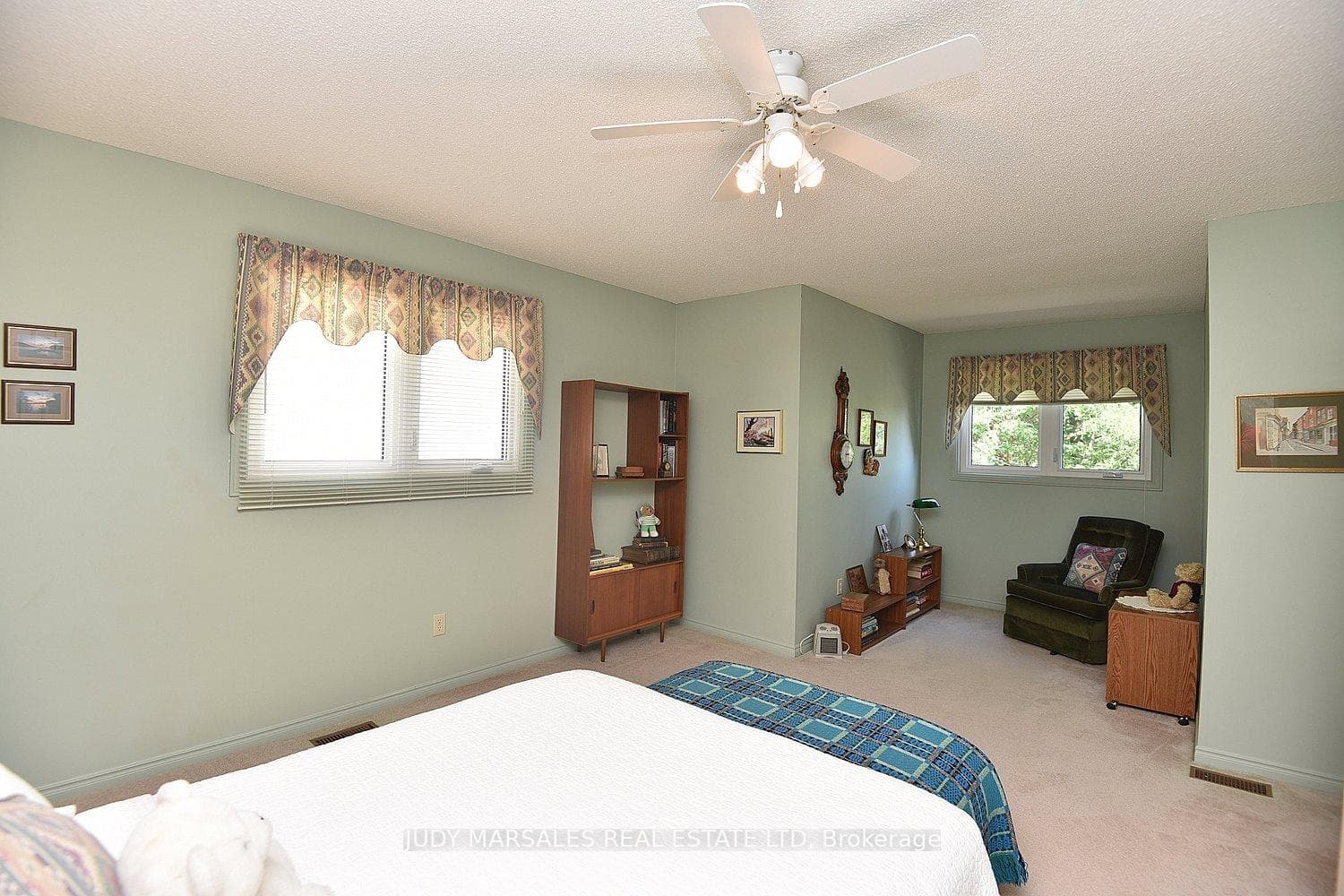 8 Lennard Crescent photo 26