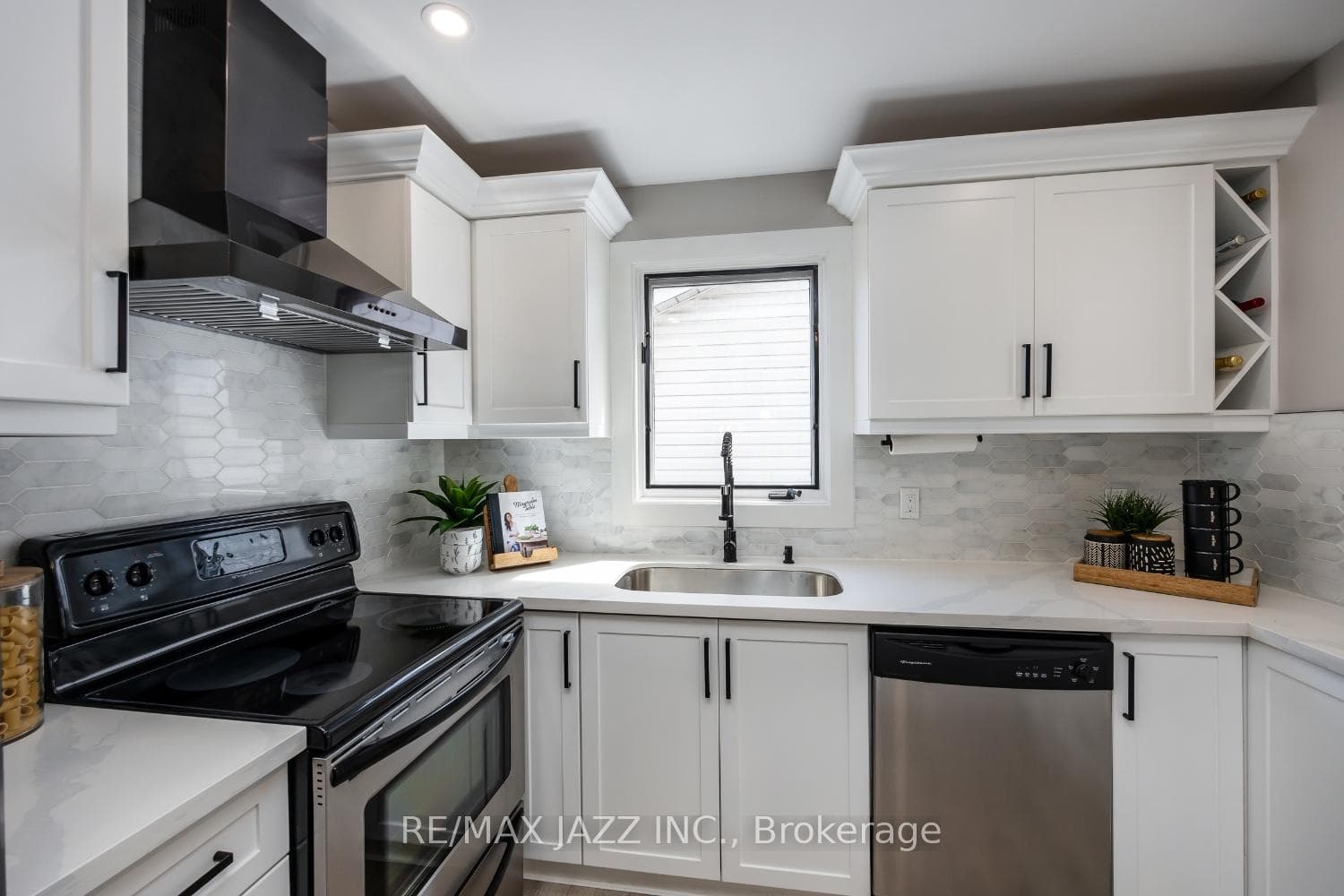 62 Champine Square photo 9