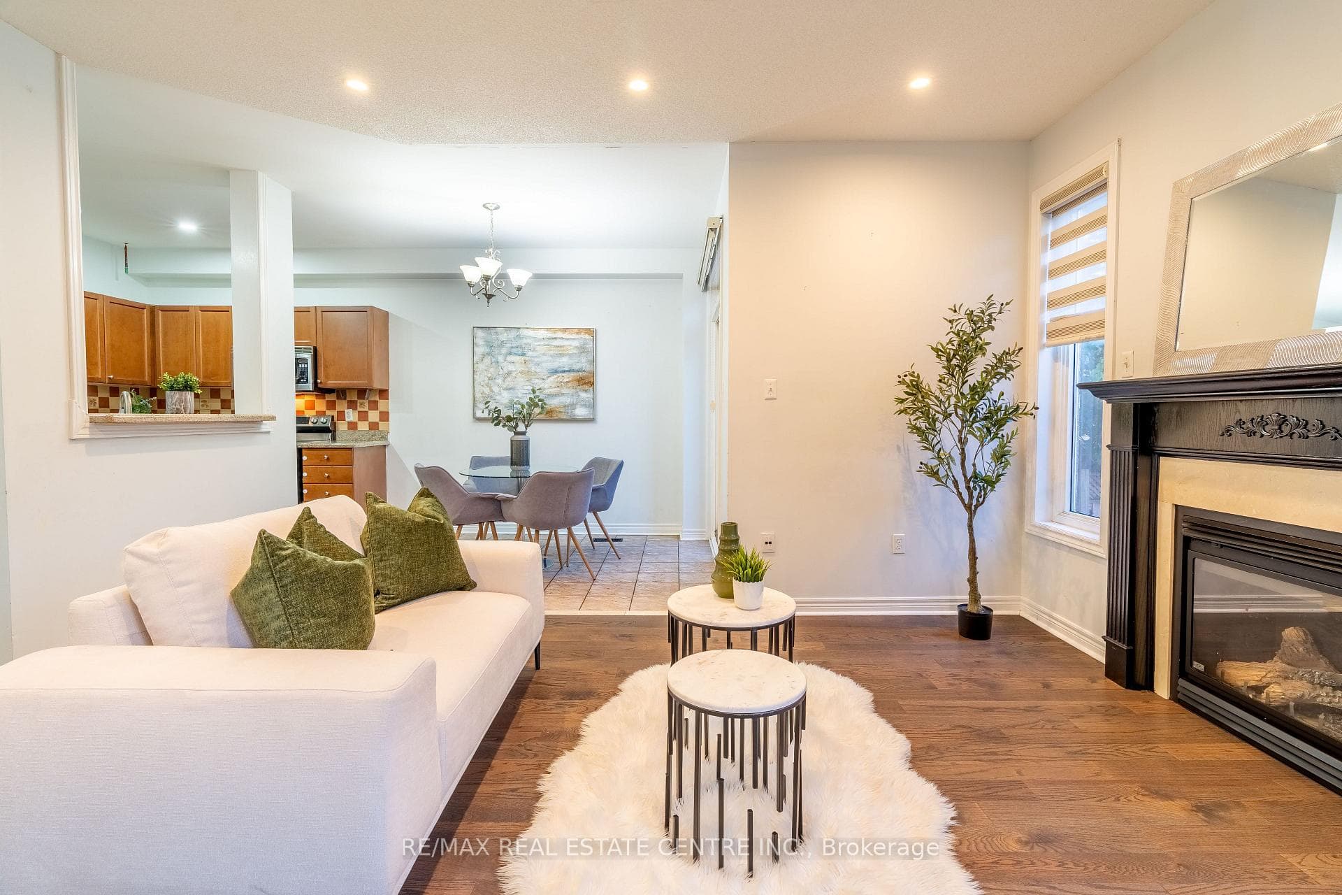 73 Pantomine Boulevard photo 13
