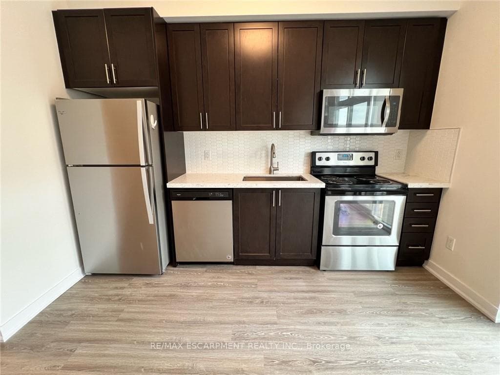 2486 Old Bronte Road Unit 401 photo 3