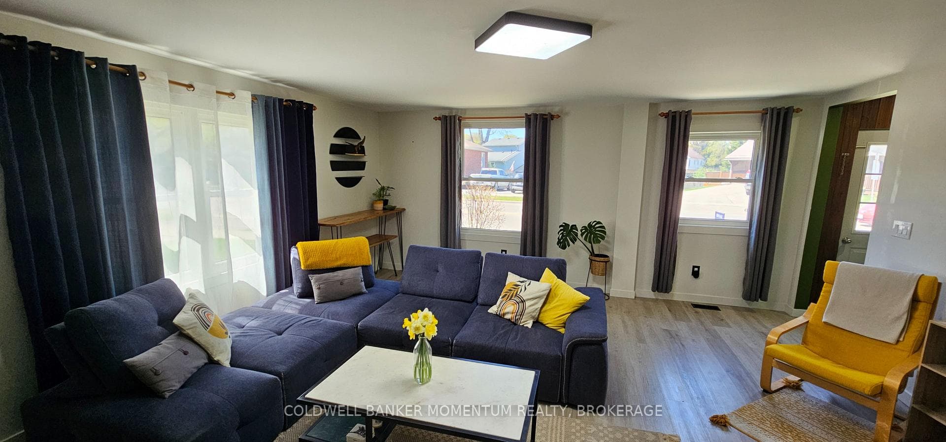 Bright & spacious Living Room