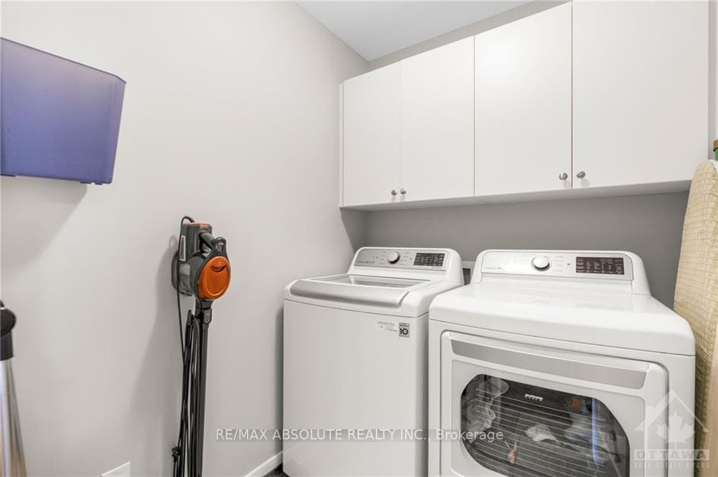 291 AVRO Circle photo 26