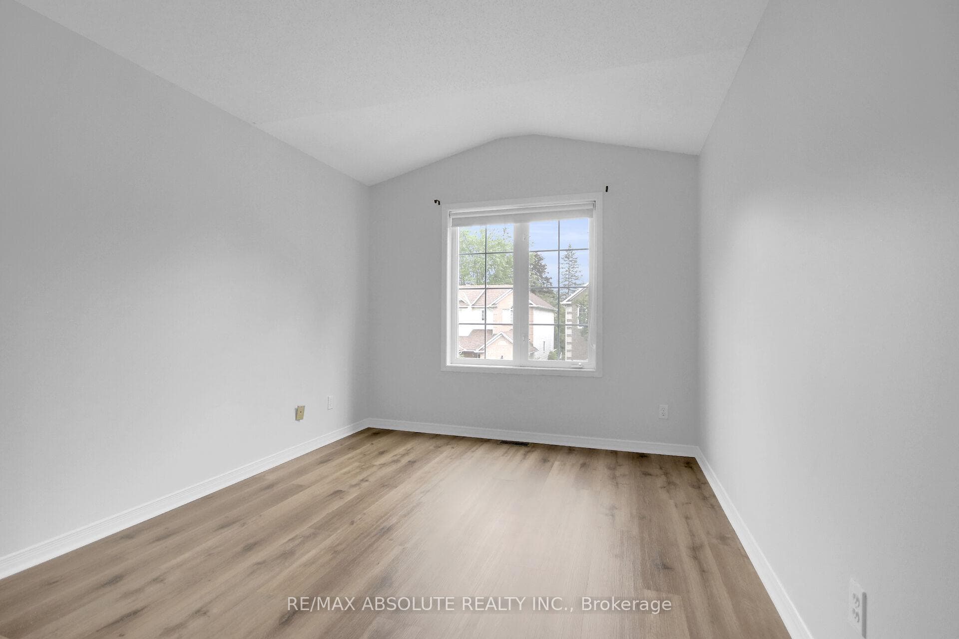8 Riverbank Court photo 19