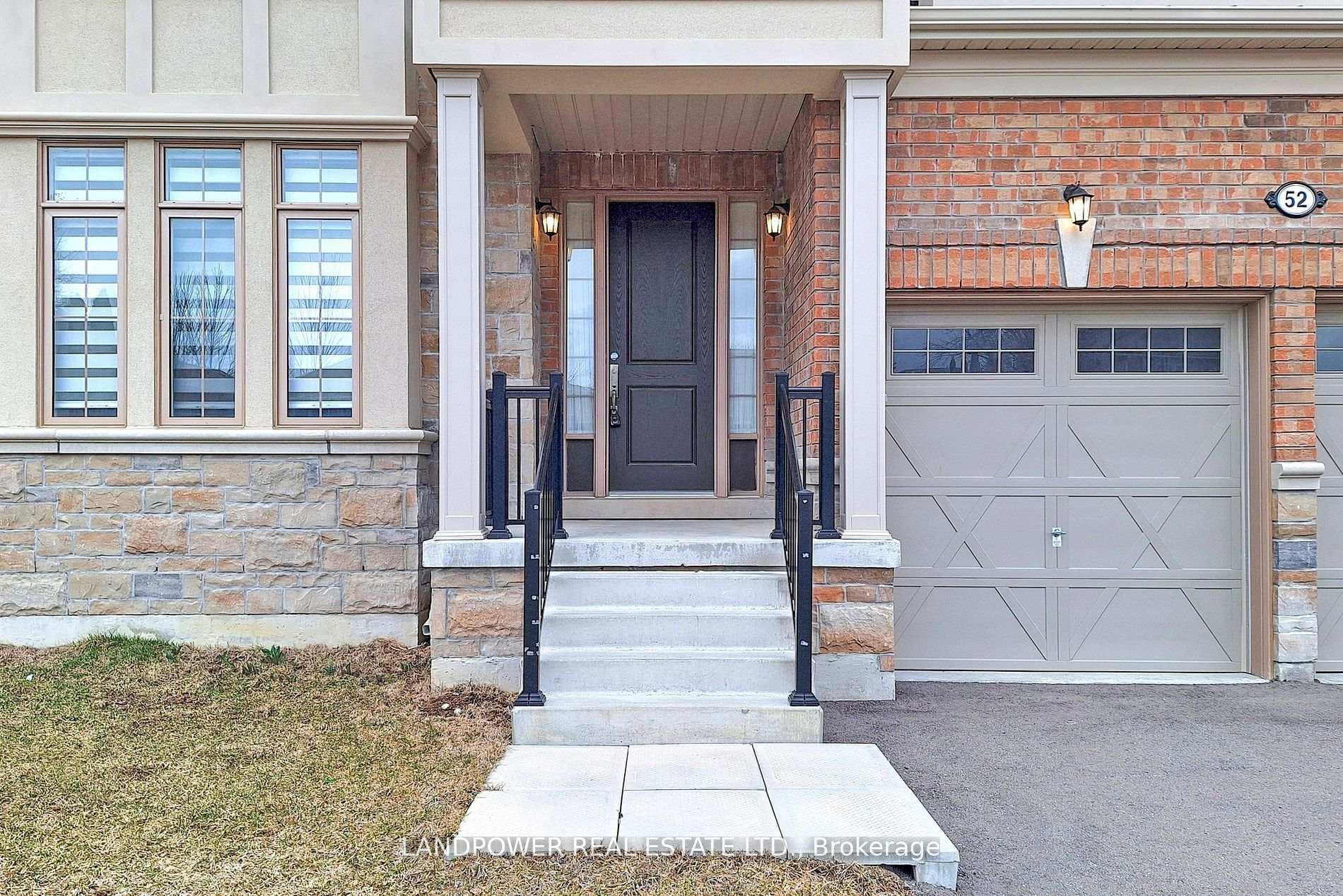 52 Klees Crescent photo 2