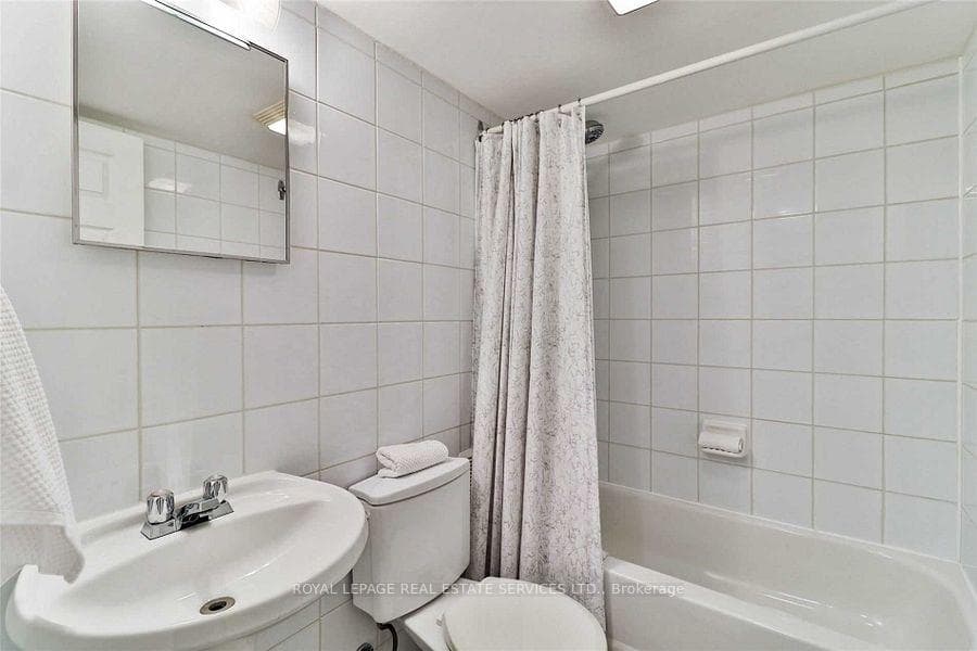 2496 Mainroyal Street photo 31