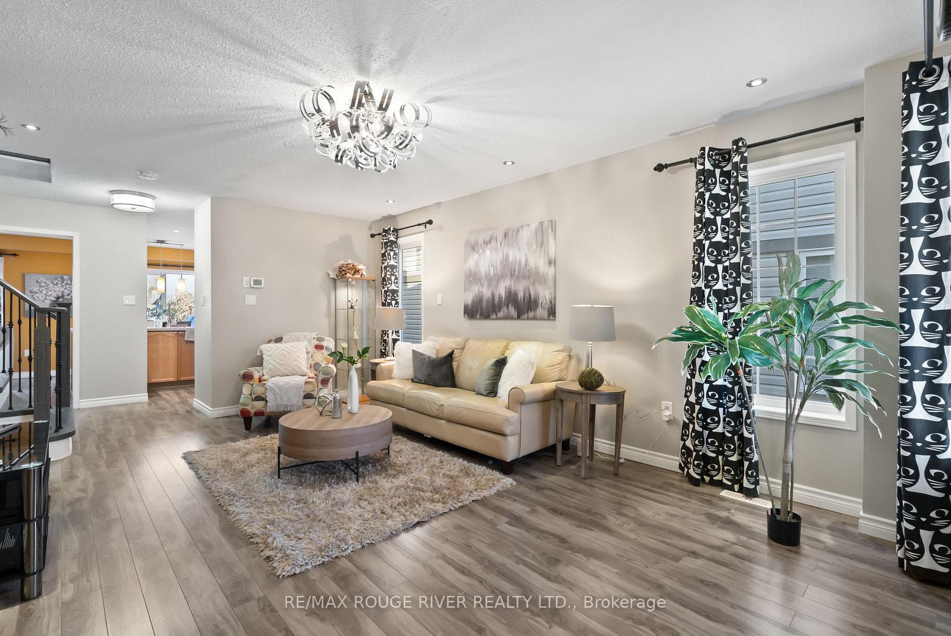 74 Donlevy Crescent photo 3
