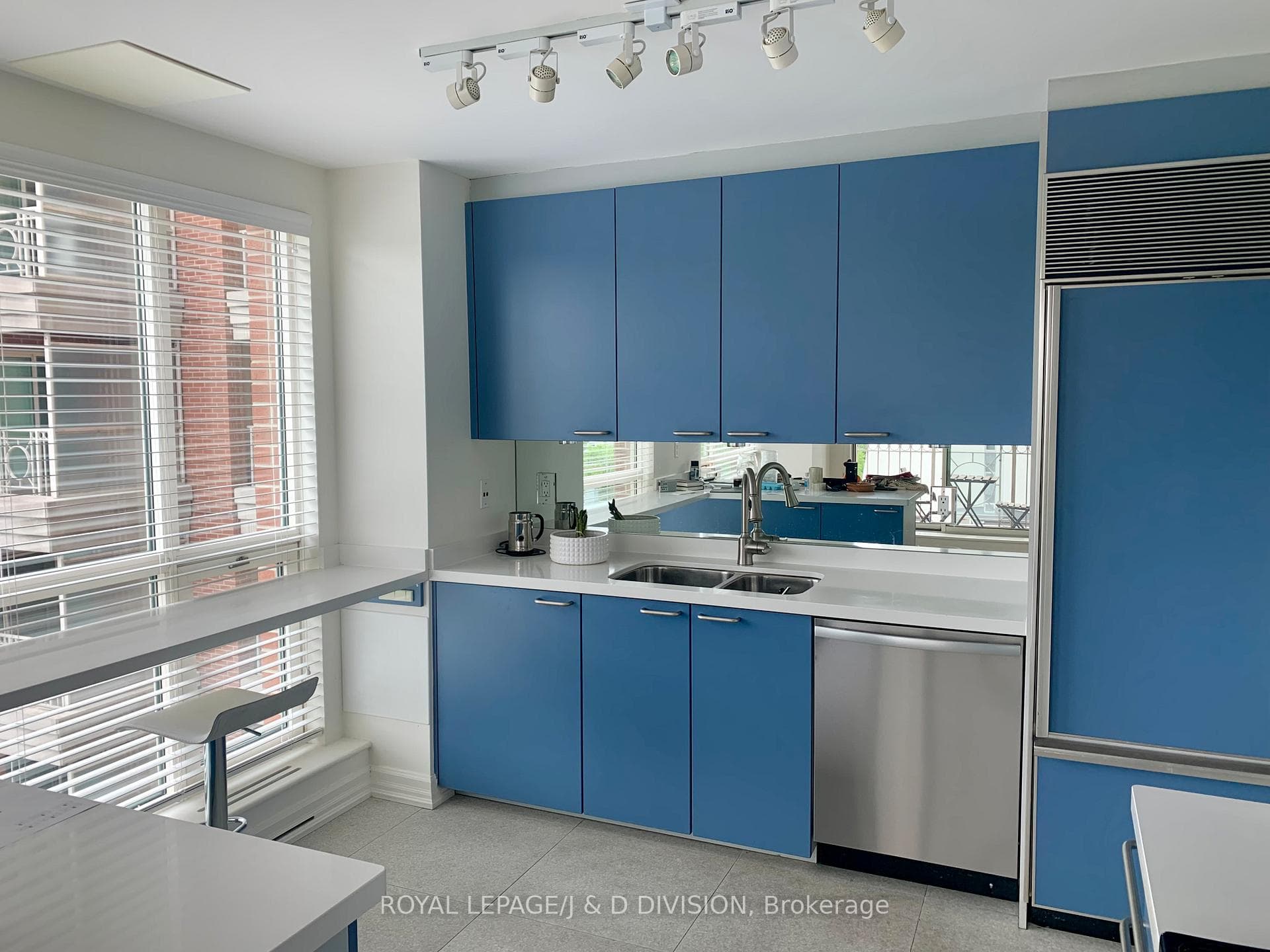38 Avenue Road Unit 601 photo 4