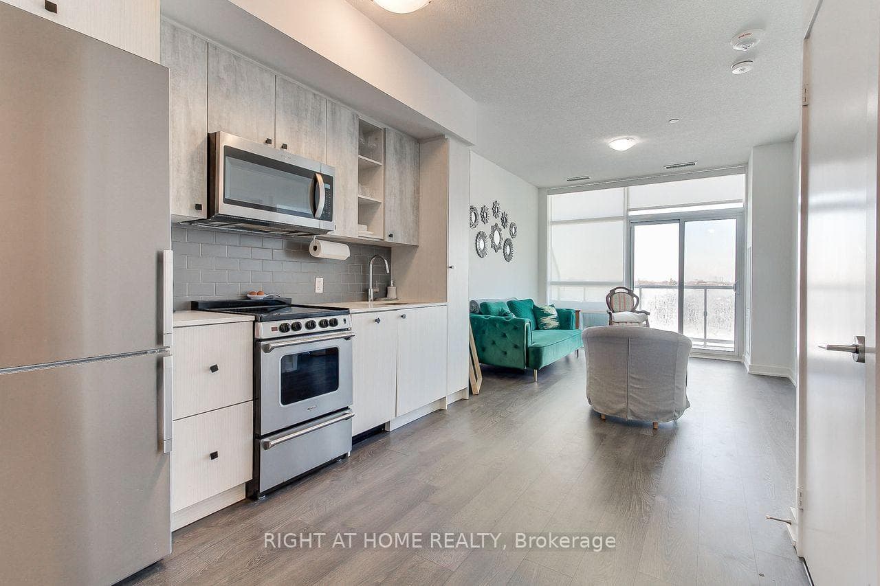 251 Manitoba Street Unit 822 photo 6