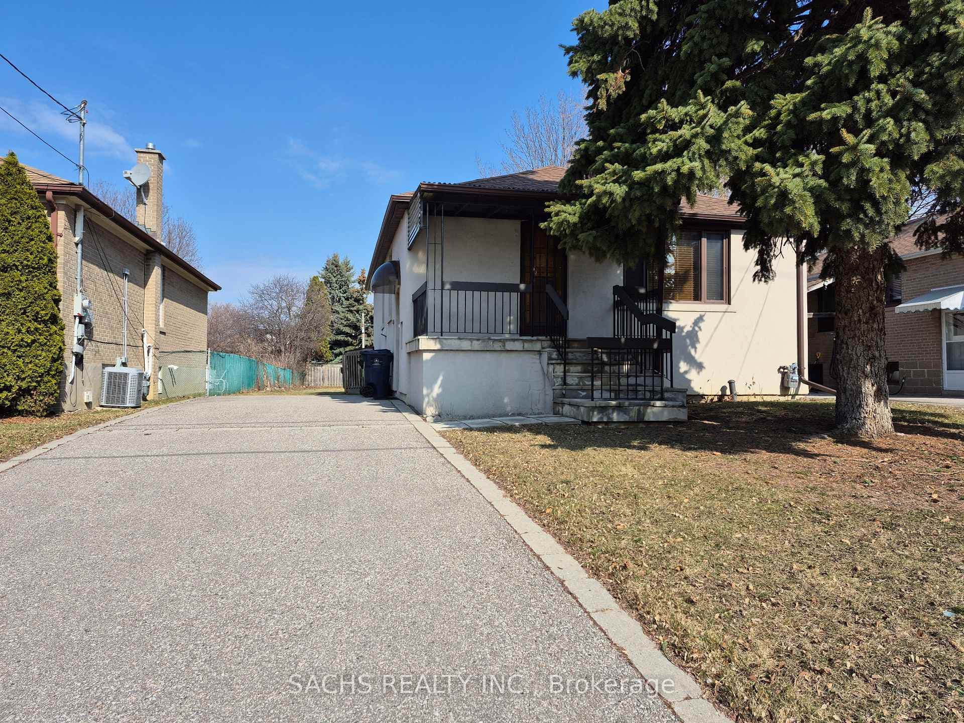 18 Mcallister Road photo 1