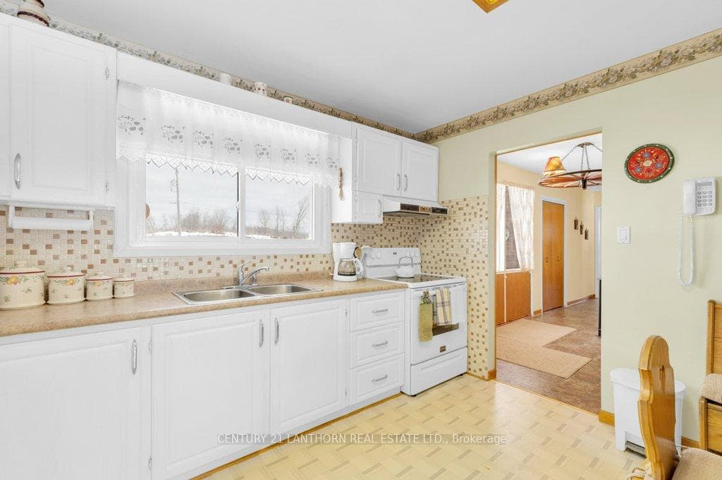523 Harts Road photo 10