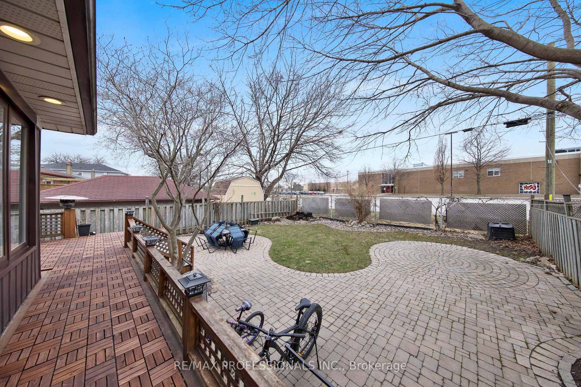 164 Wellesworth Drive photo 33
