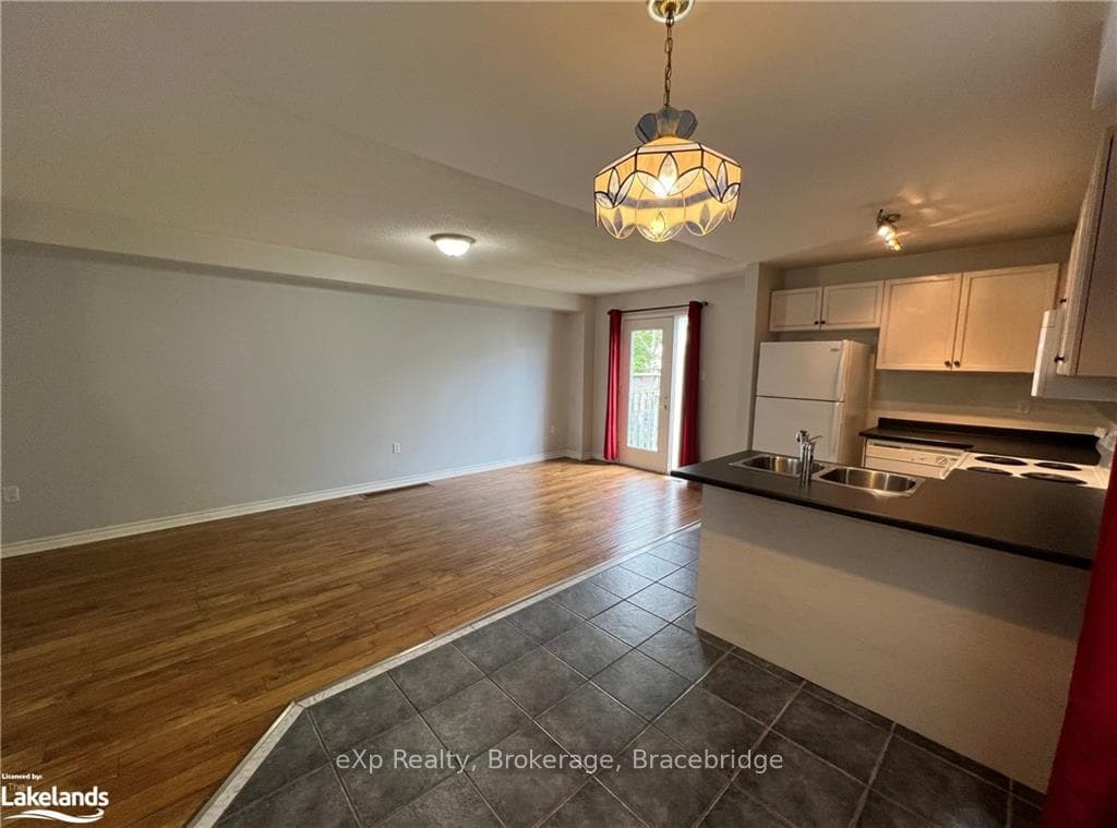 52 ADMIRAL Crescent photo 6