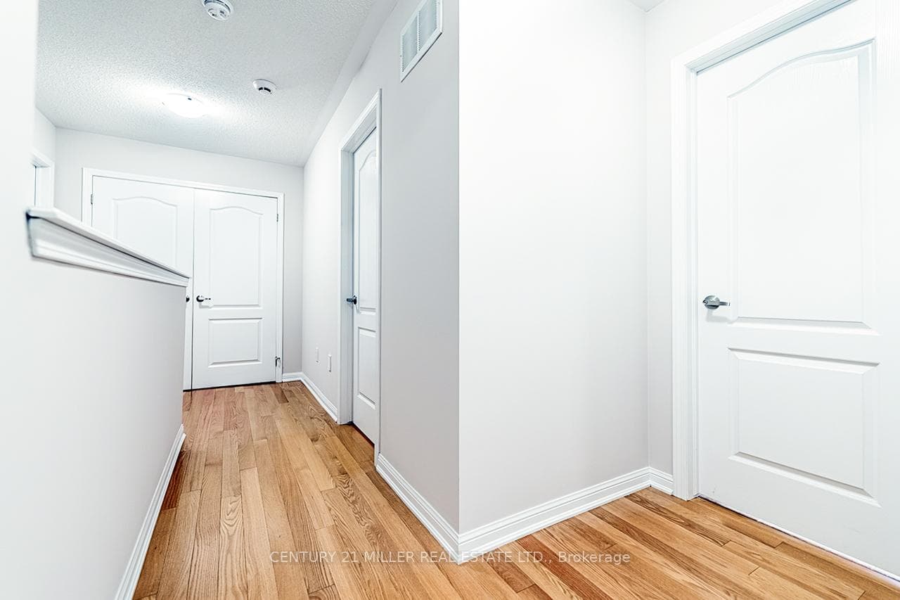 1041 Farmstead Drive photo 12