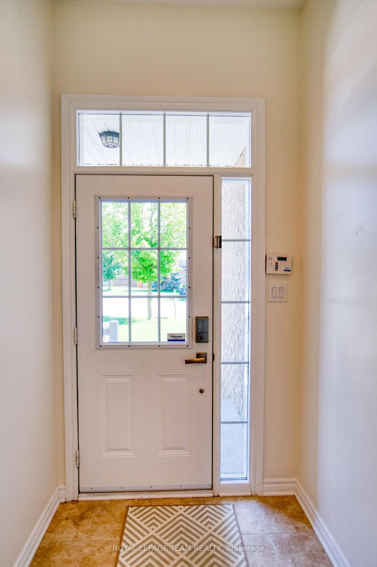 485 Foxhall Way photo 6