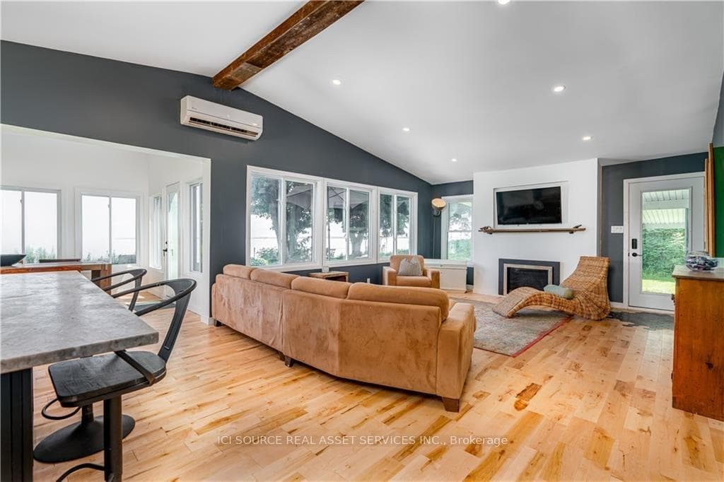 20586 Old Montreal Road photo 5