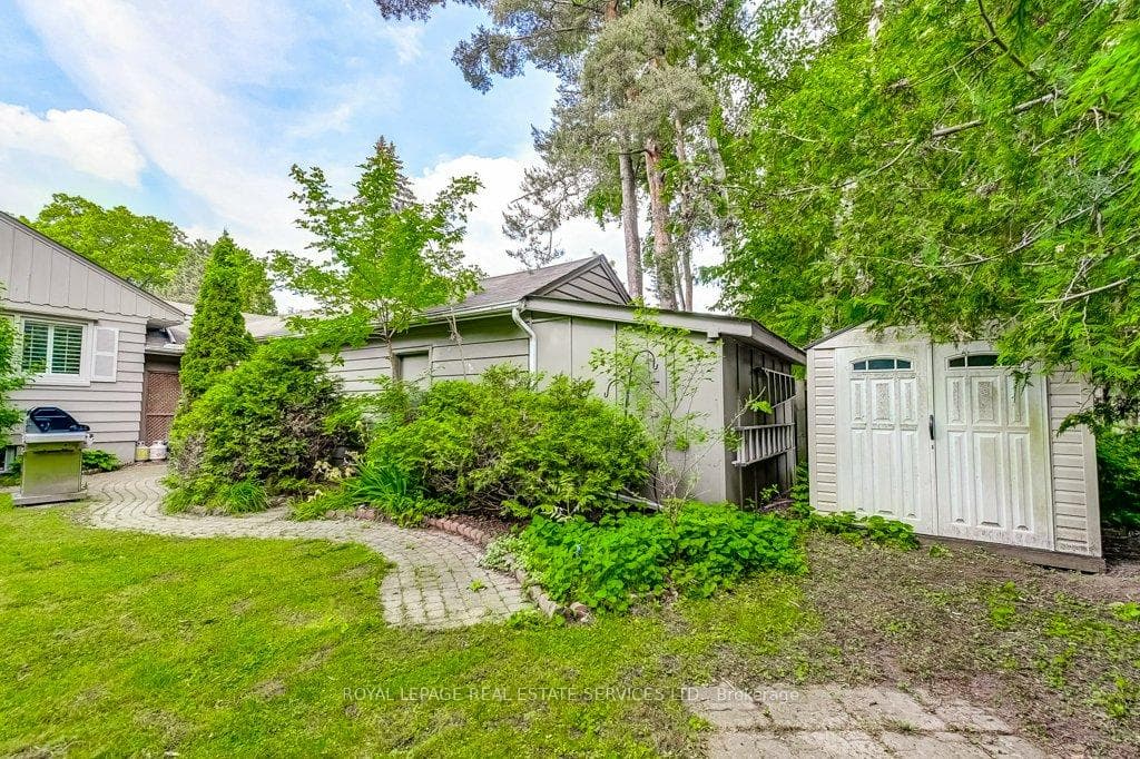 1063 Lorne Park Road photo 37