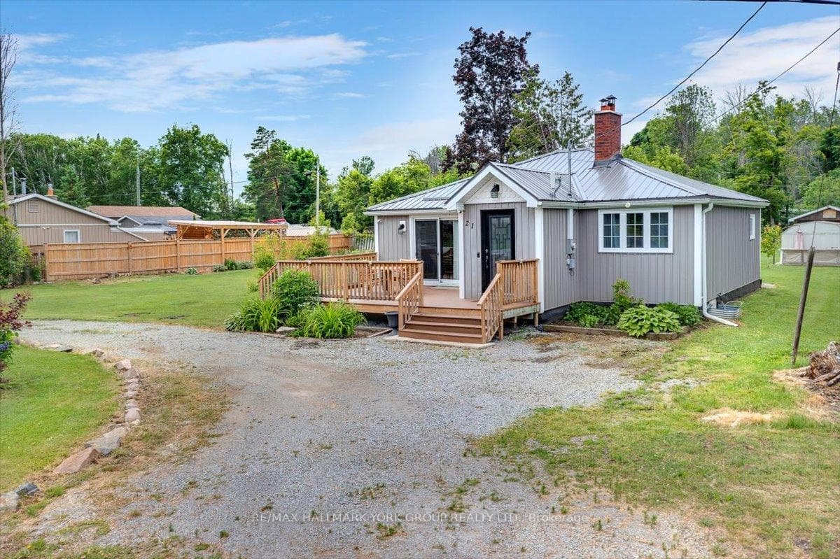21 Lakeshore Road photo 3