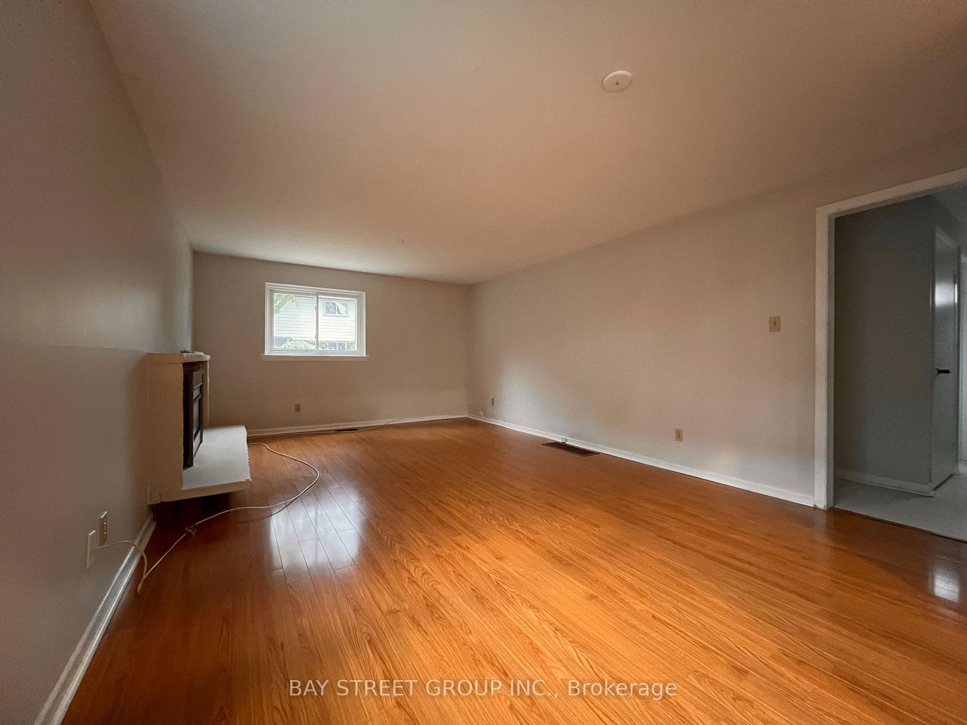 3195 Valmarie Avenue photo 8
