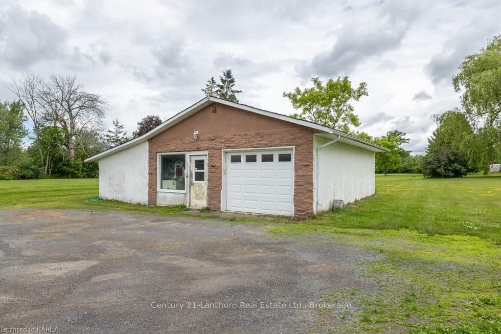 1660 BURBROOK Road photo 36