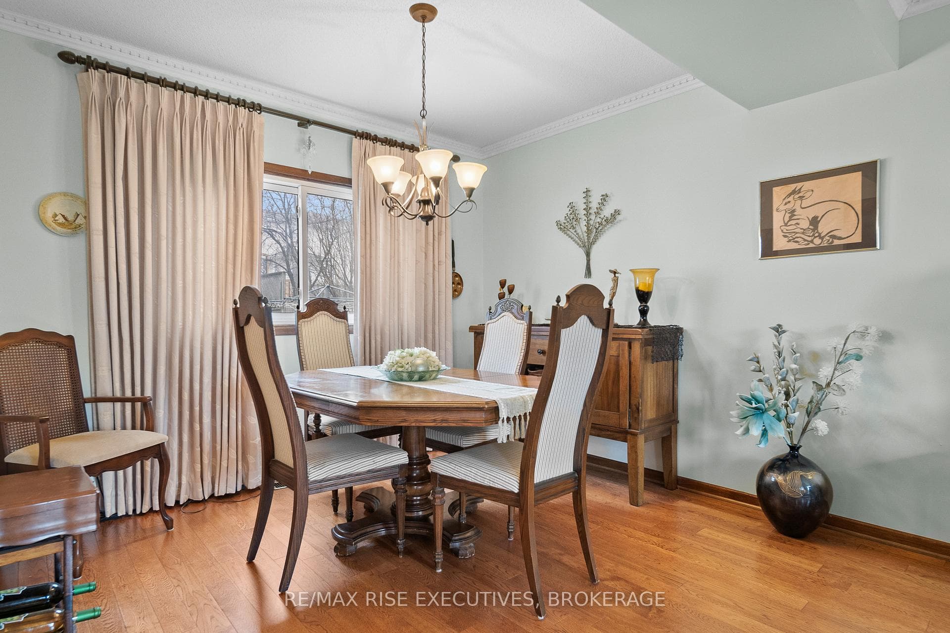 127 Nicholson Crescent photo 10