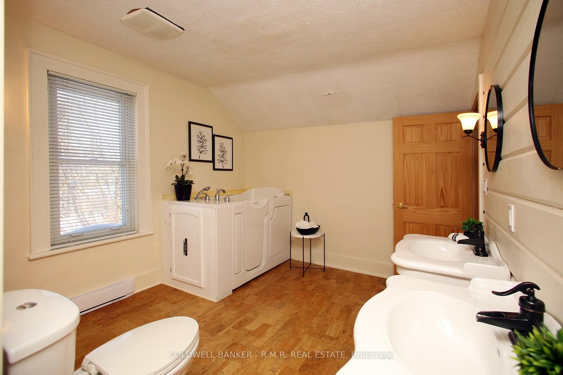 367 Lakeshore Road photo 25
